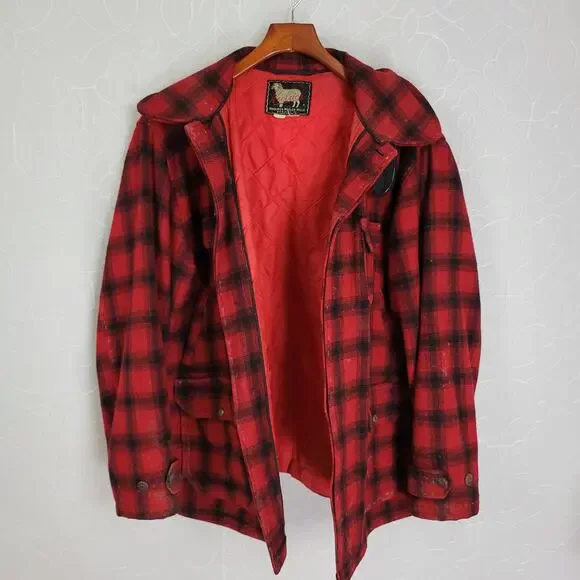 Woolrich Mens Coat Red Black Buffalo Plaid Lined Quilted Hunting Jacket Mackinaw